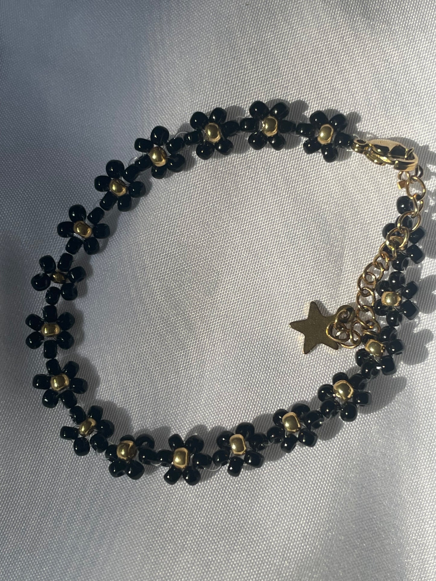 Black Daisy flowers bracelet