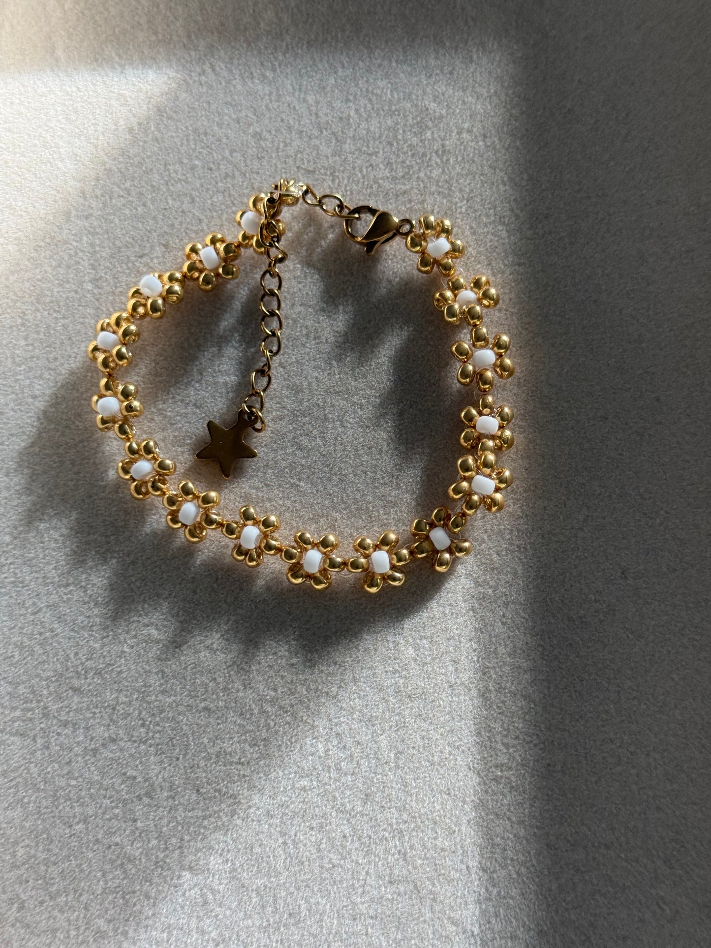 Daisy gold bracelet